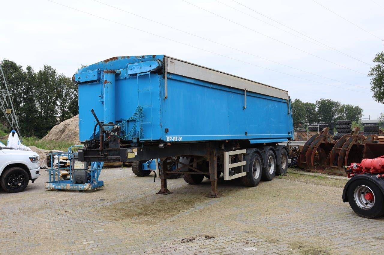 Closed Semitrailer ATM OKA 17/27 44000kg 2002