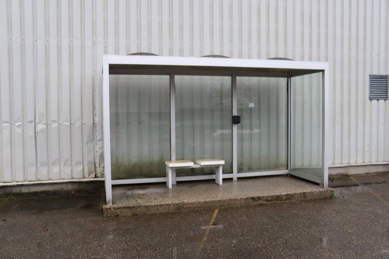 Bus stop cabinet