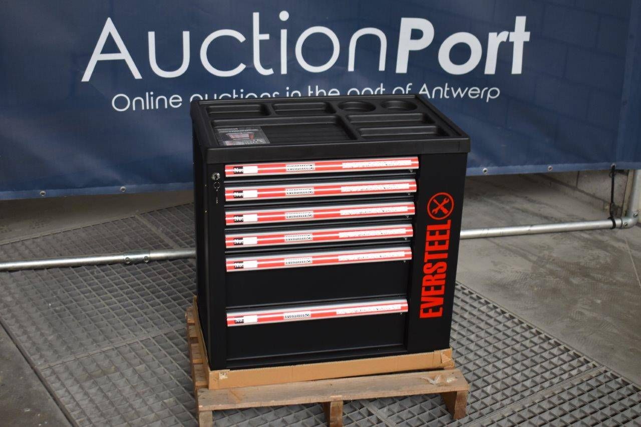 Eversteel tool cabinet with filled drawers New