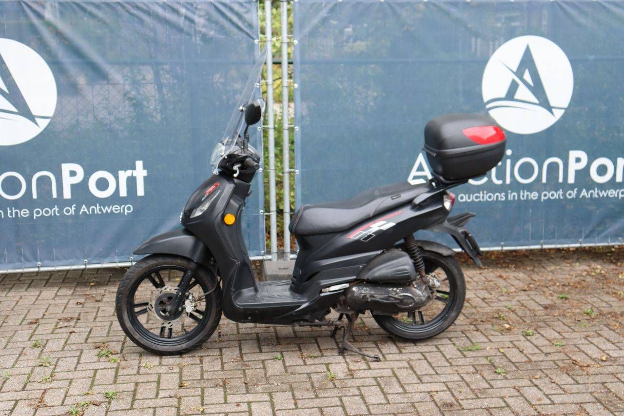 Peugeot TWEET Petrol Scooter 2012 (Margin)