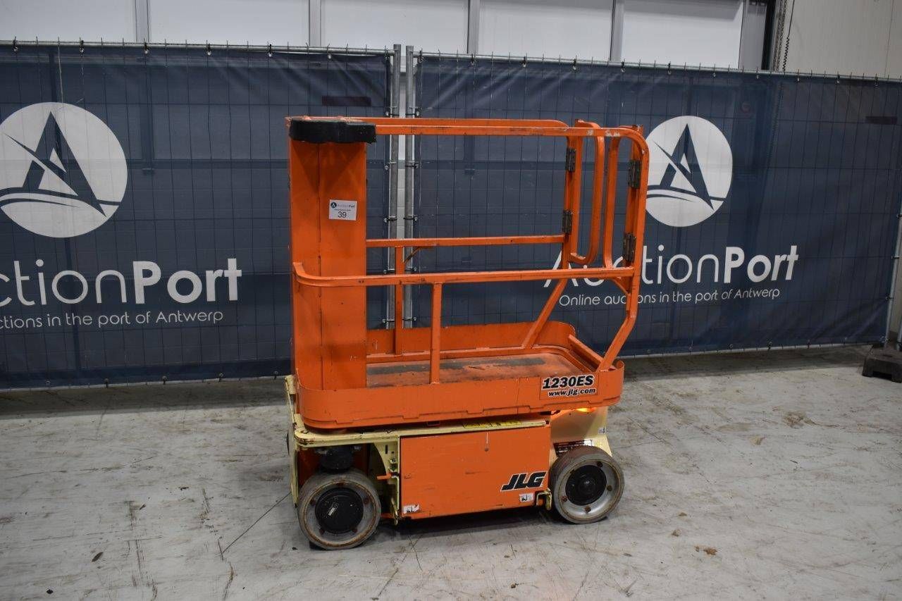 Mast lift JLG 1230ES Electric 5.66m