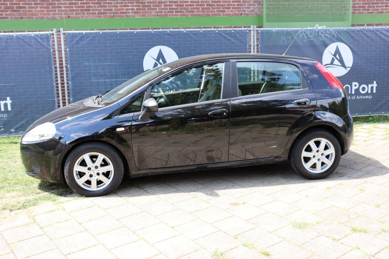 Passenger car Fiat Punto Petrol 95hp 2007