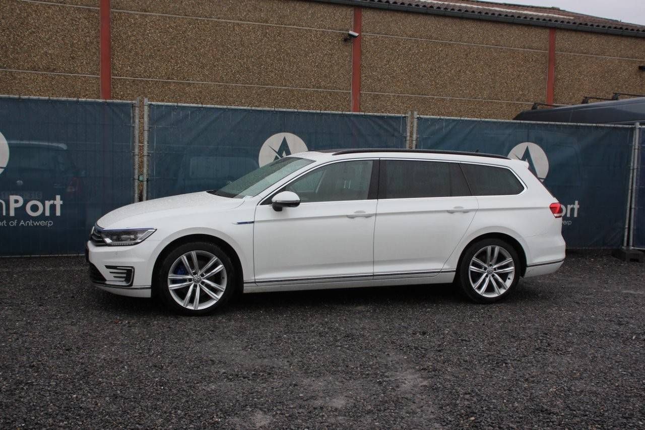 Passenger car Volkswagen Passat Electric + Petrol 156hp 2017 (Margin)