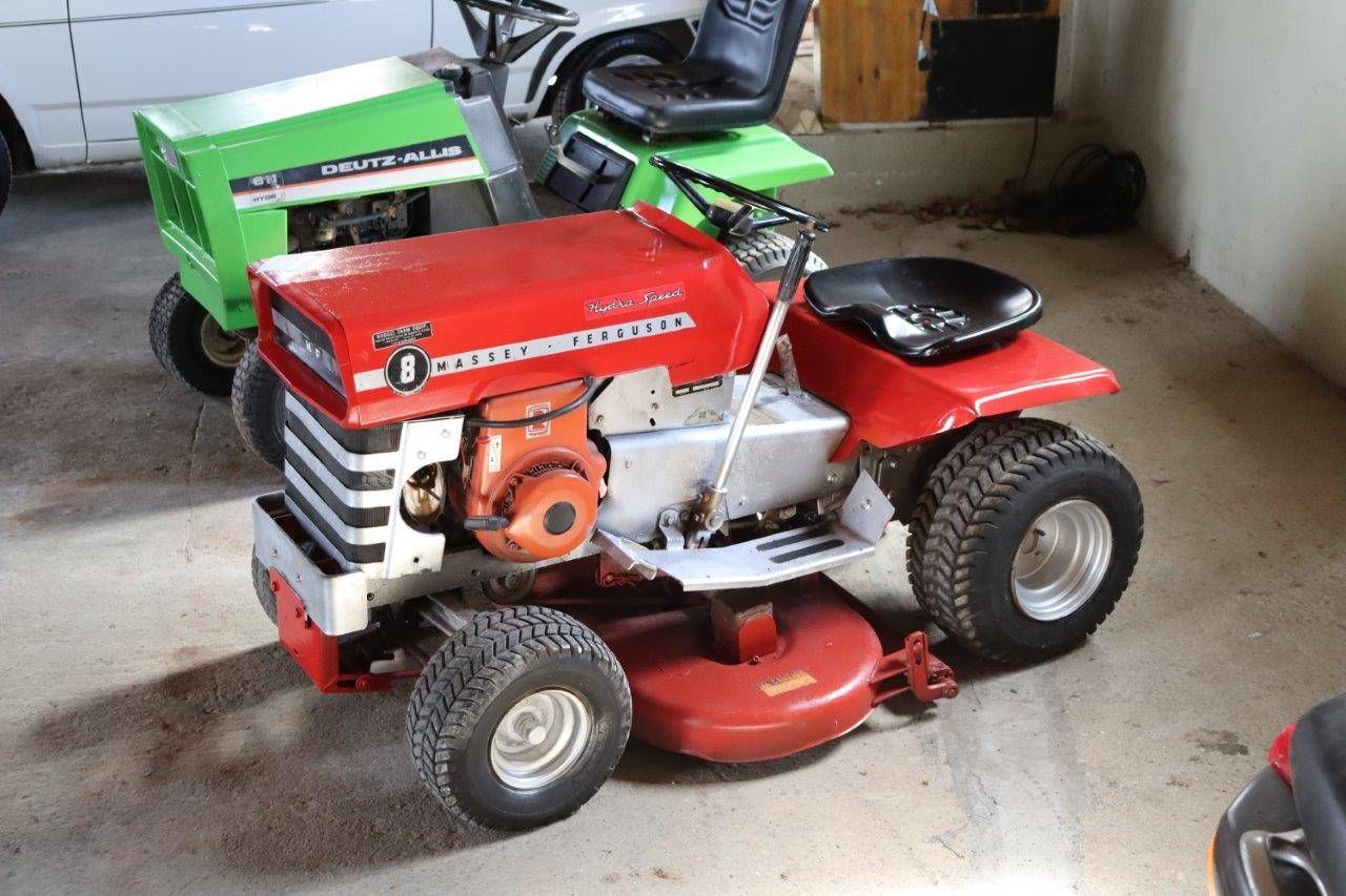 Oldtimer Riding mower Massey Ferguson 8 Petrol 