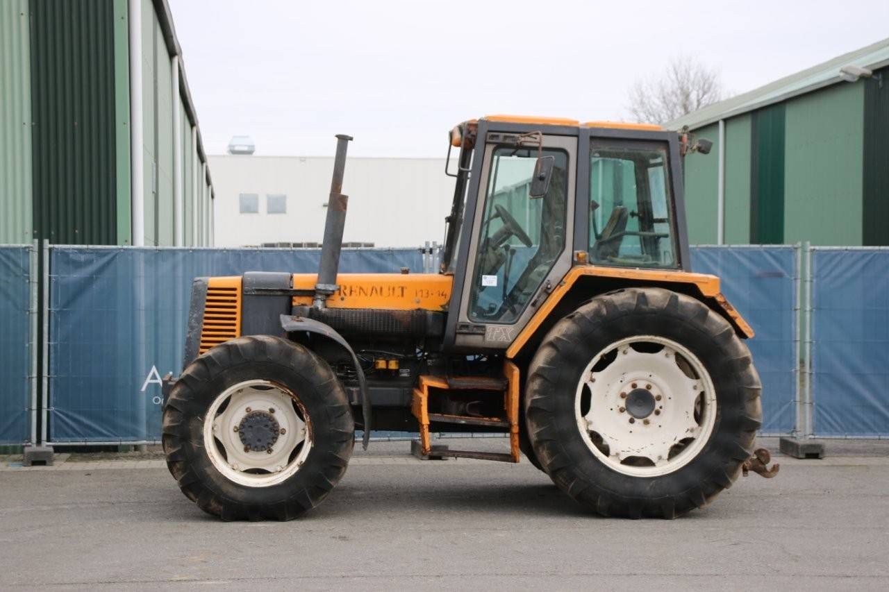 Tractor Renault 113-14 TX Diesel 1984 (Margin)