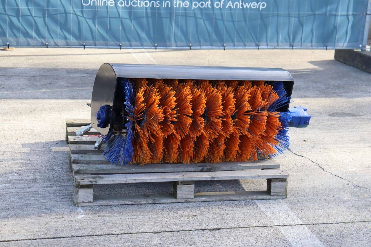 Sweeping brush attachment New
