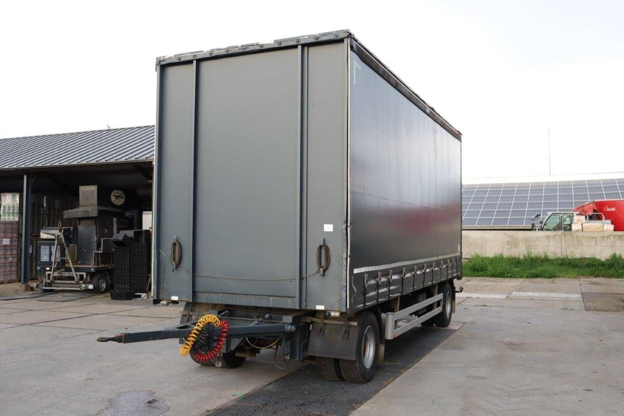 Closed Semi-trailer Pacton AXD220 2001