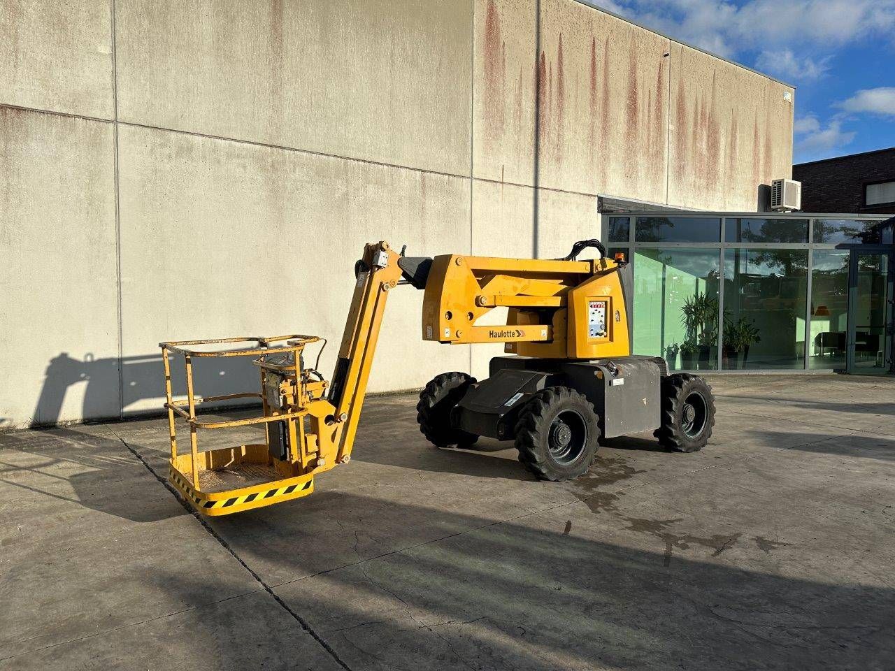 Articulating boom lift Haulotte HA12PX Diesel 12m