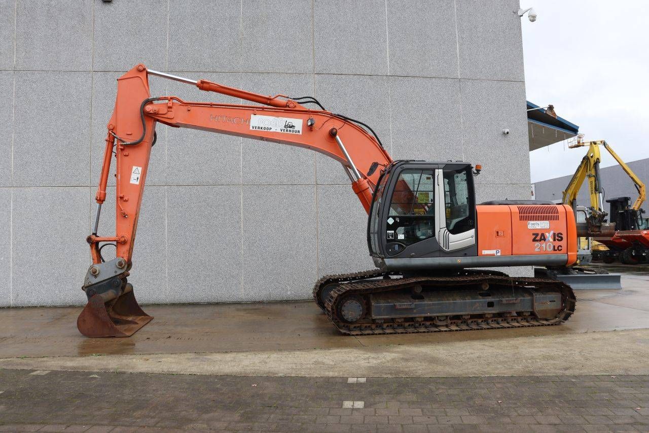 Escavadeira de esteiras Hitachi ZX210LC-3 Diesel 122kW 2012