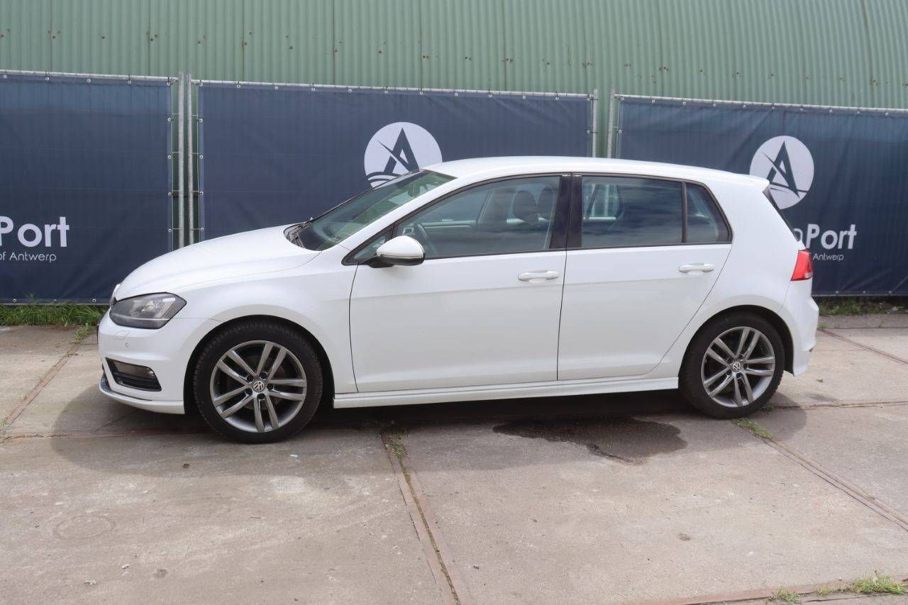 Passenger car Volkswagen Golf Diesel 110hp 2016 (Margin)
