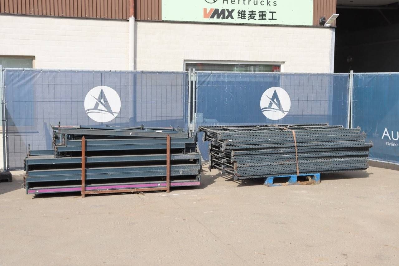 Lot of Pallet Racks 16+ Support Posts