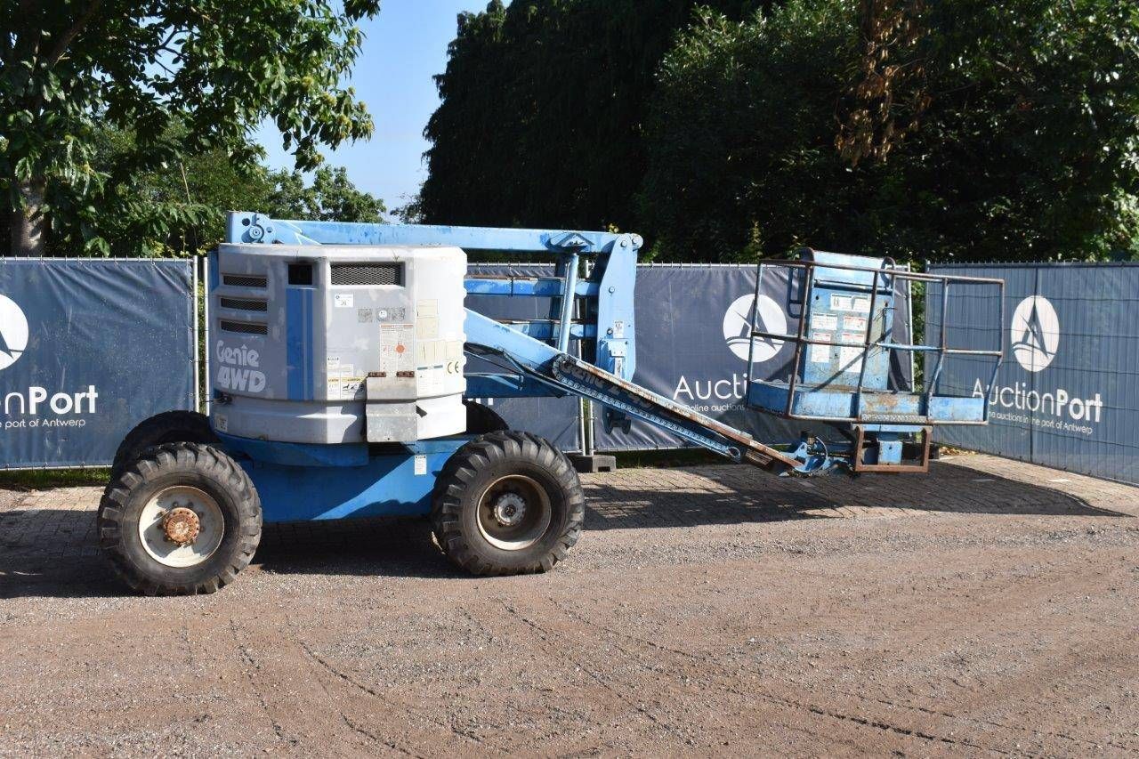 Articulating boom lift Genie 4WD Diesel
