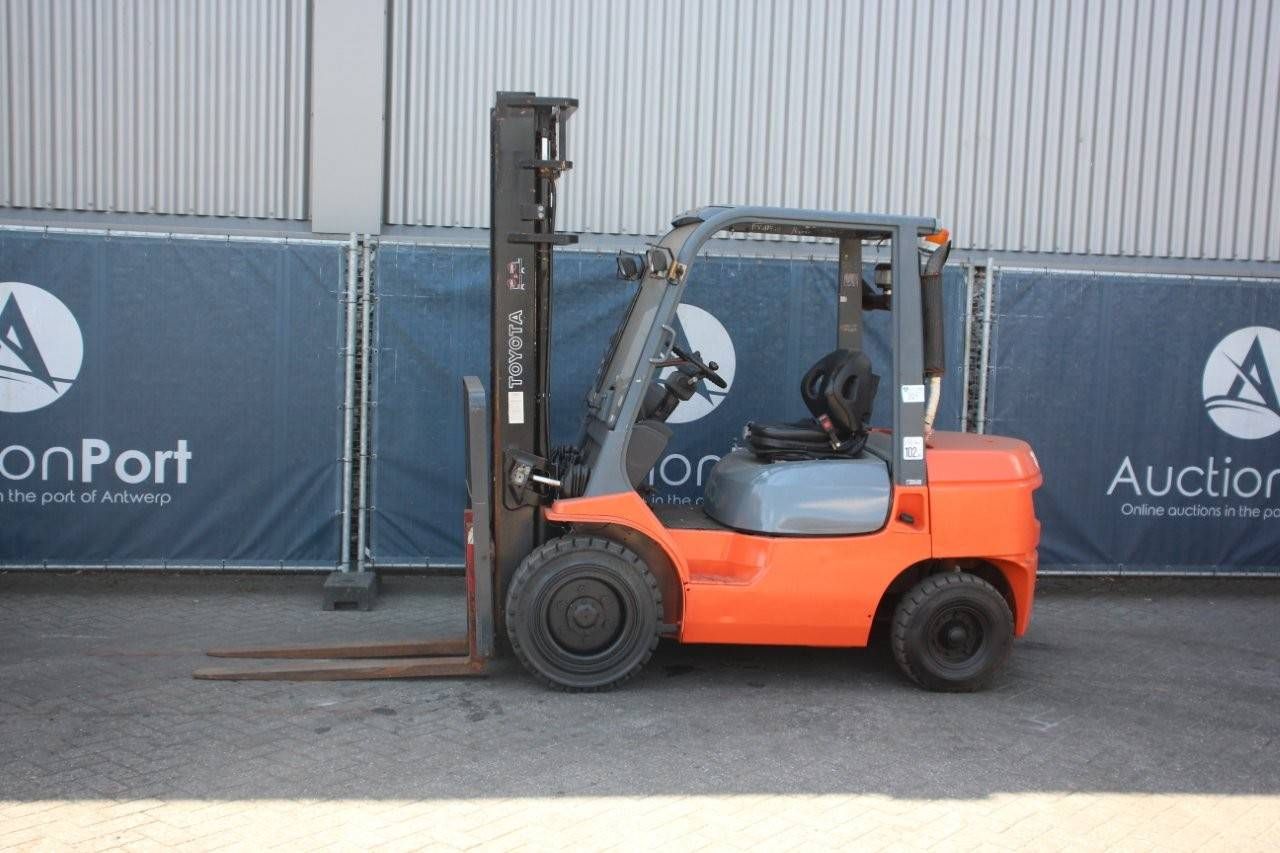 Forklift Toyota 62-7FDF30 Diesel 3000kg 4.0m 2005