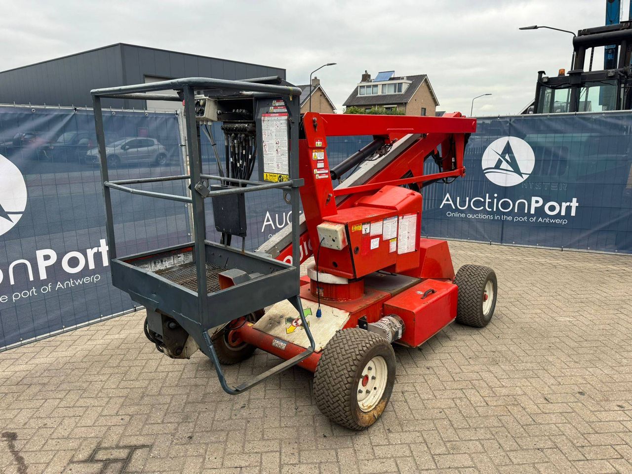 Nifty HR12NDE Electric+Diesel 12.2m Articulated Boom Lift 2014