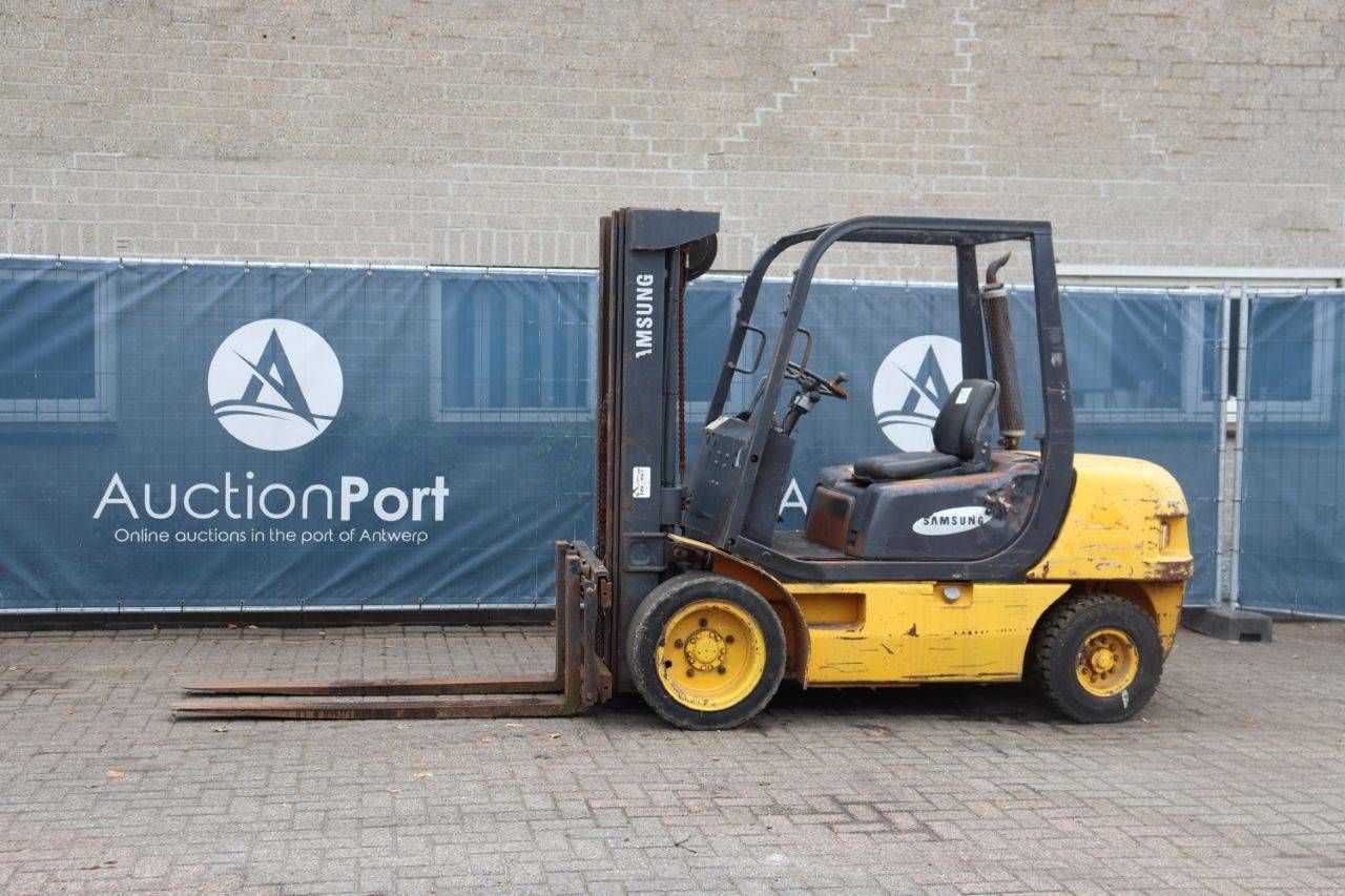 Forklift UN AL30 Diesel 2500kg 4.5m 1997 