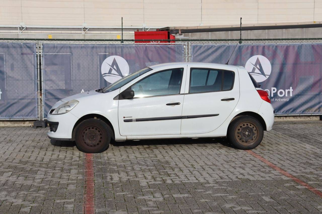Passenger car Renault Clio Petrol 75 hp 2008 (Margin)