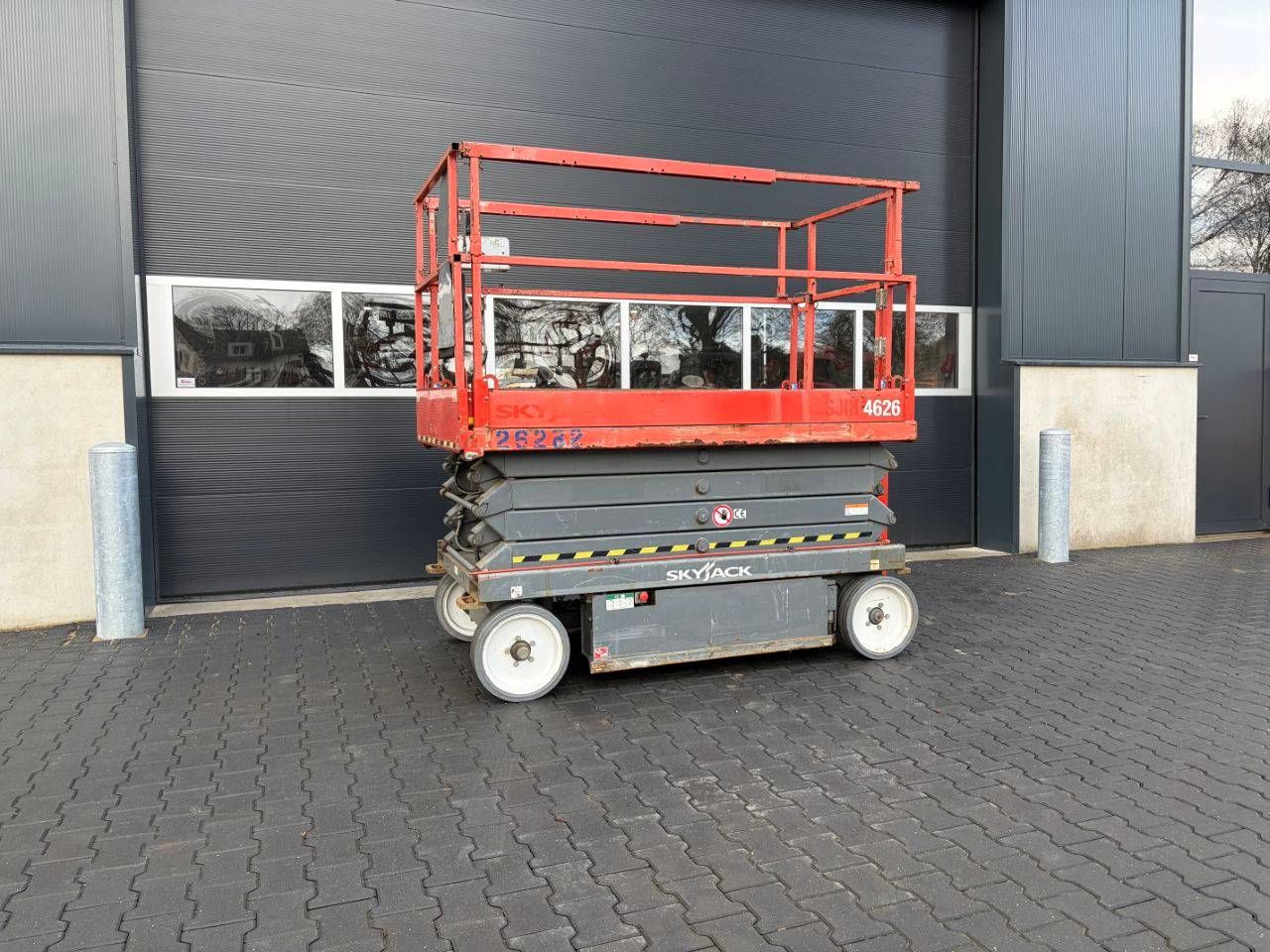Skyjack SJ4626 Electric Scissor Lift 9.9m 2015