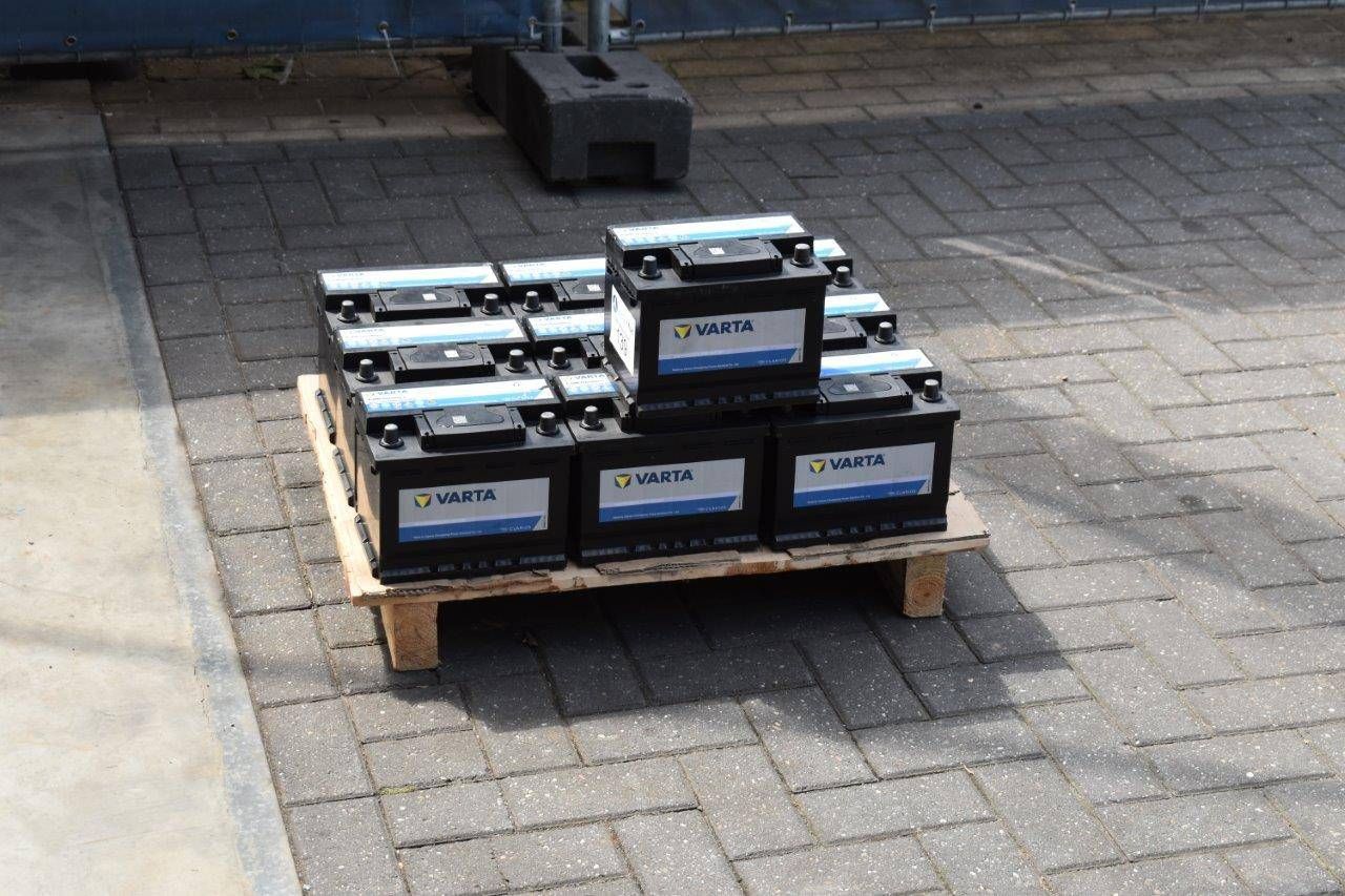 Lot of Varta Batteries 12V 60Ah New