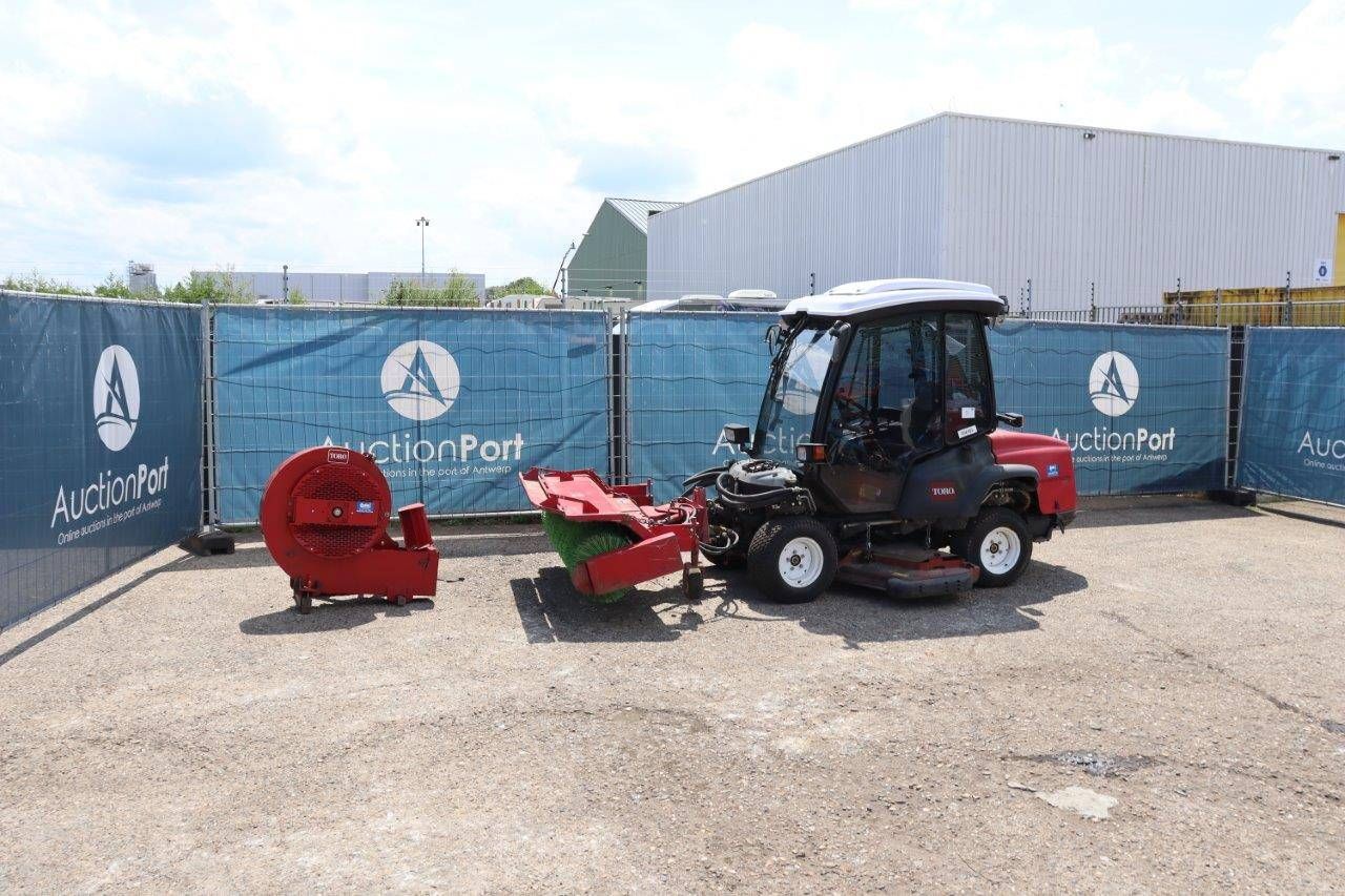 Riding mower Toro Groundmaster 360 Diesel with Sweeper and Leaf Blower