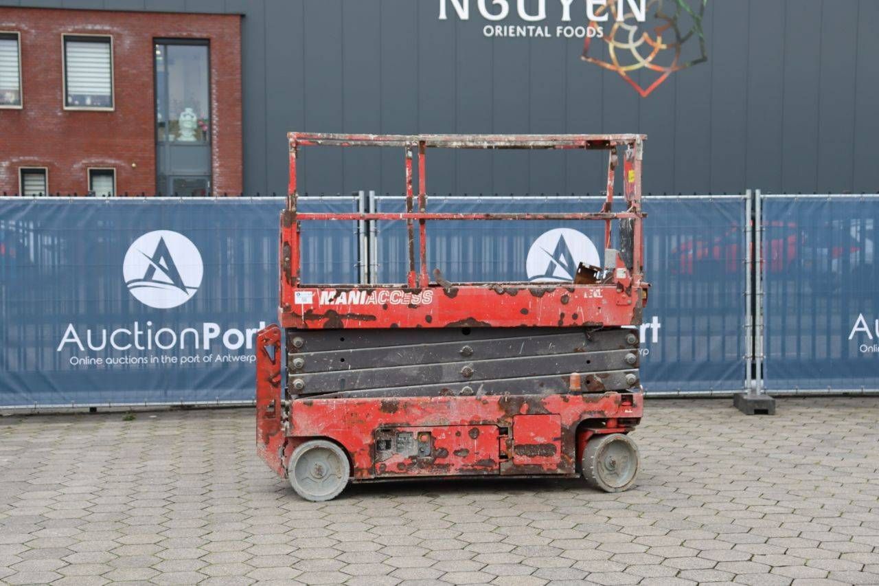 Scissor lift ManiAccess Electric Scissor Lift 2012