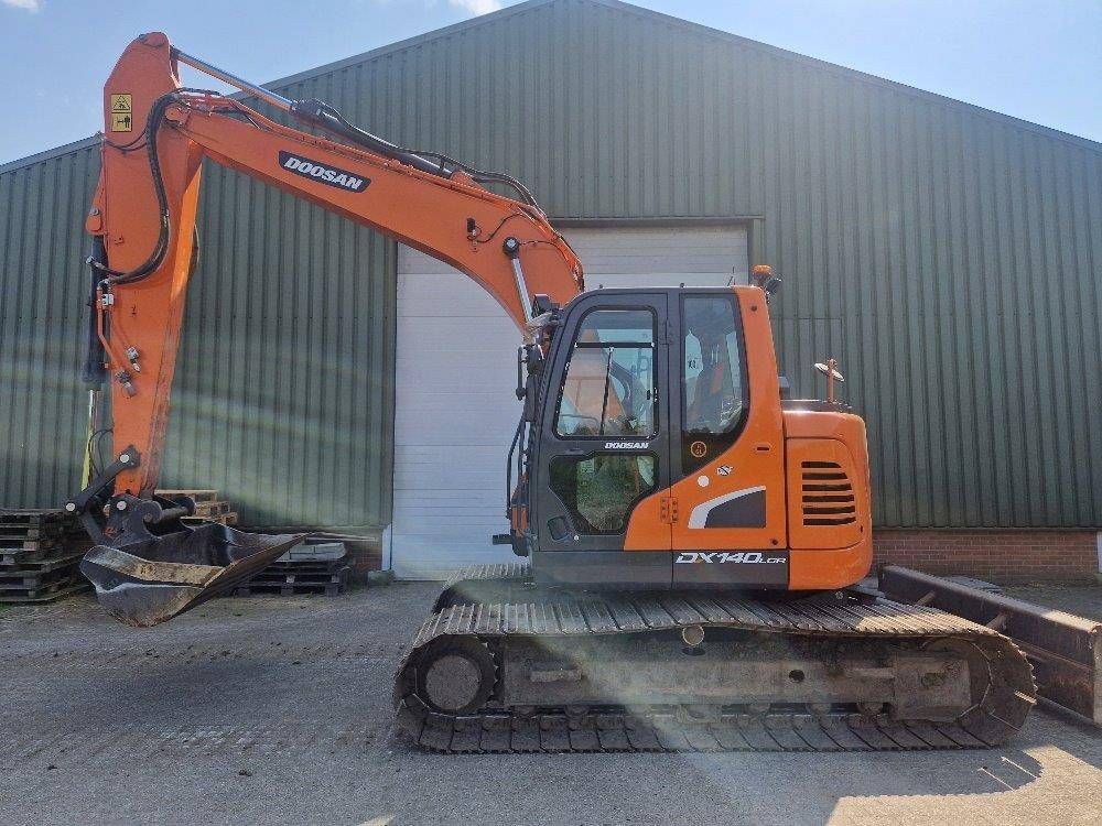 Crawler excavator Doosan DX140LCR
