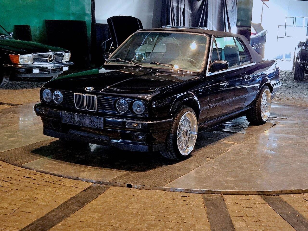 BMW 318i (E30) Convertible Petrol 1992 (Margin)