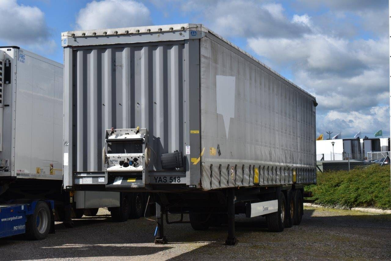 Sliding curtain semi-trailer Krone SD 2016