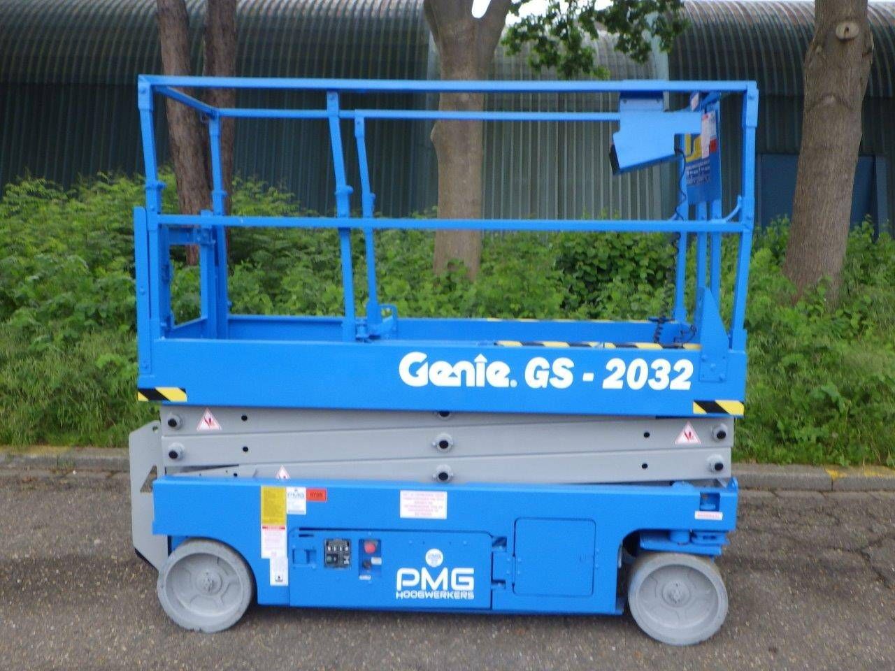 Scissor lift Genie GS-2032 Electric 8.10m 2012