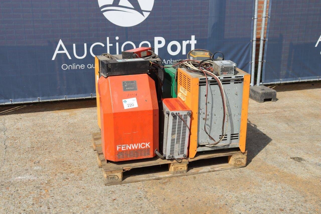 Battery charger lot 9 pieces