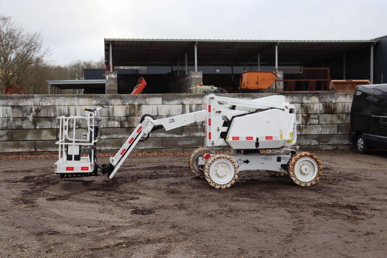 Articulating boom lift JLG 340AJ Diesel 12.3m 2012