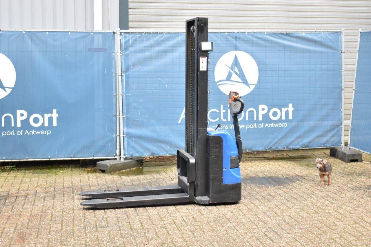 Stacker Solid Hub Electric