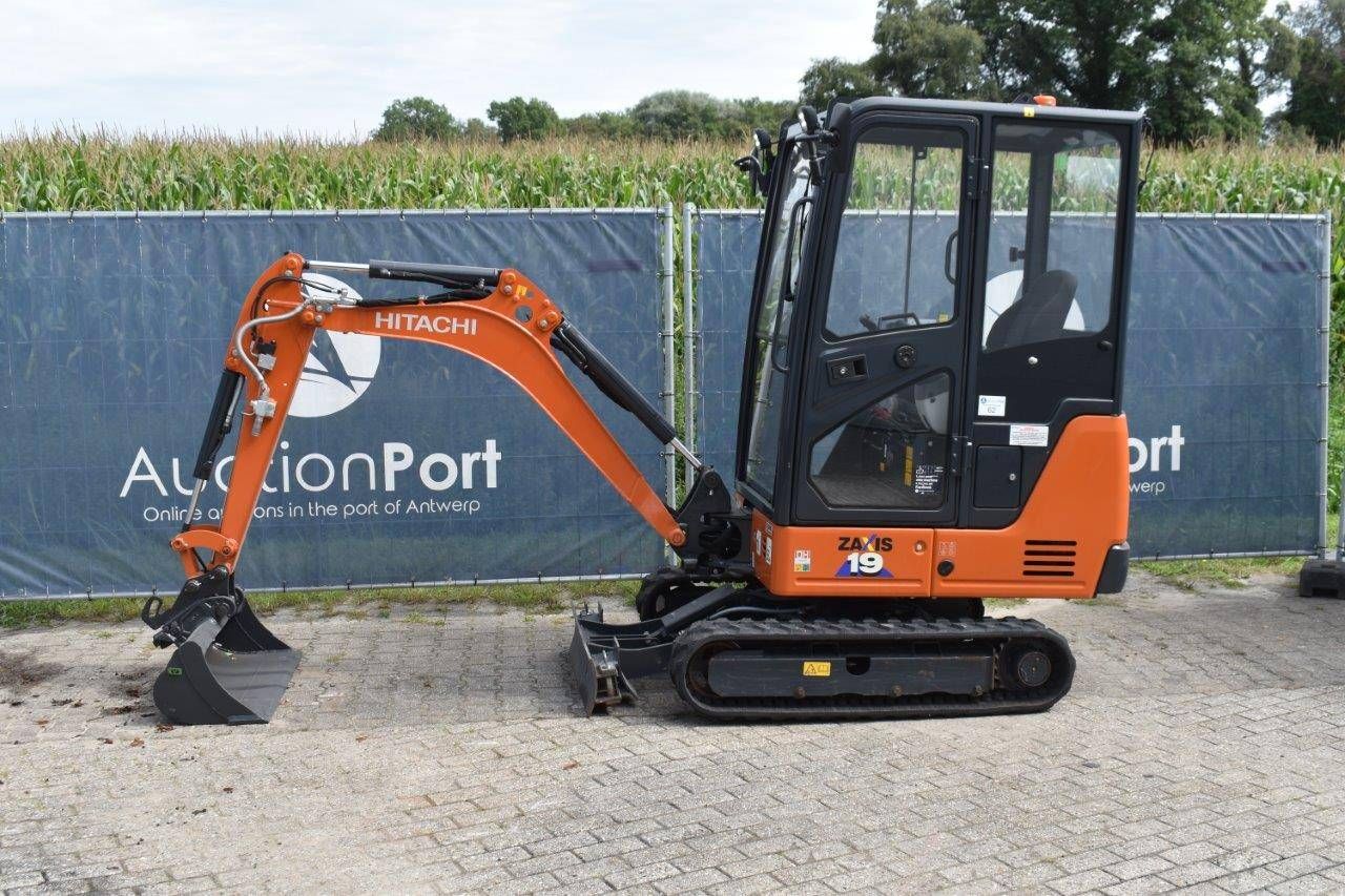 Mini digger Hitachi ZX19-6 CR Diesel