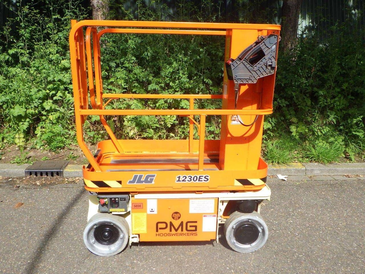 Mast lift JLG 1230ES Electric 5.66m 2013