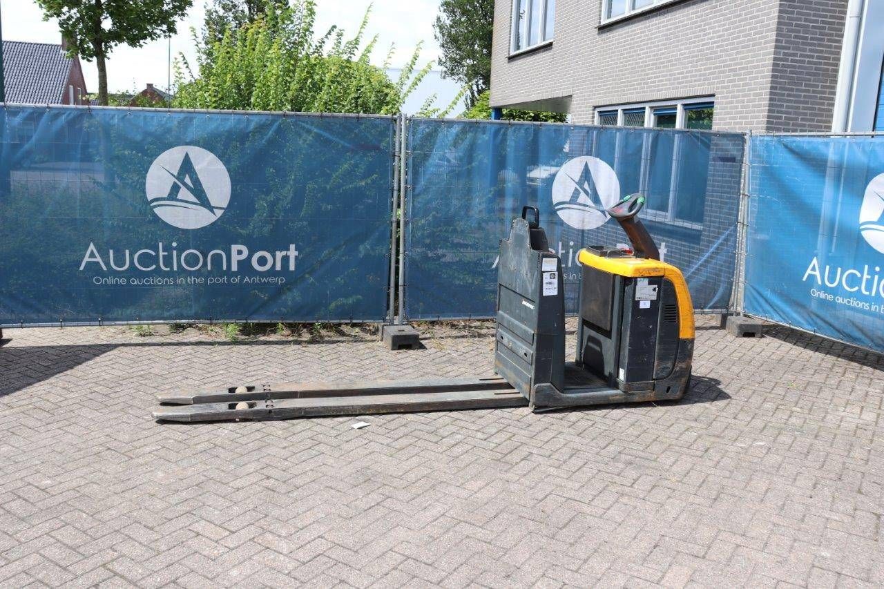 Pallet truck Jungheinrich ECE225 Electric 2500kg