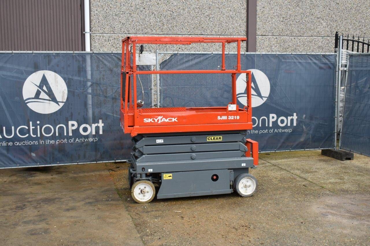Scissor lift SkyJack SJIII 3219 Electric 7.8m