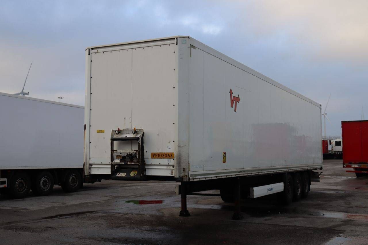 Closed Trailer Krone SD 2011