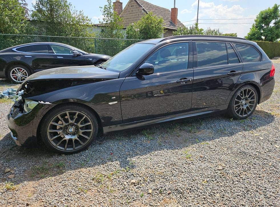 BMW 318d Touring (accident car / project base) (Margin)