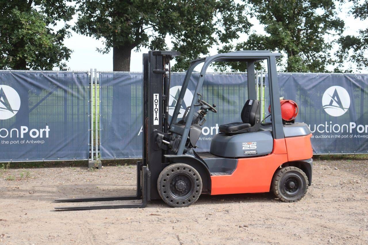 Forklift Toyota LPG 42-7FGF25 2500kg 4.7m 2003