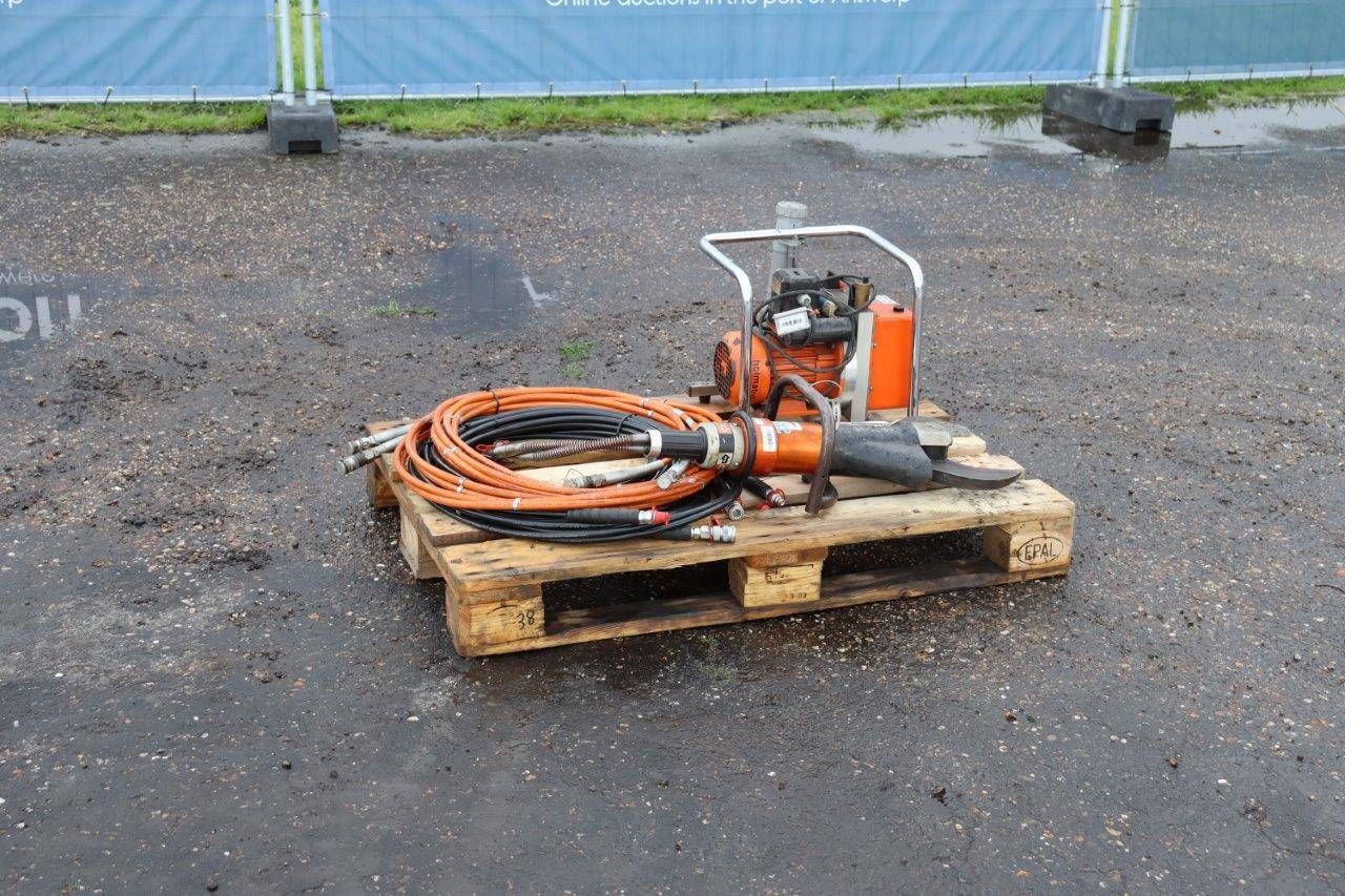 Hydraulic cutting shears Holmatro