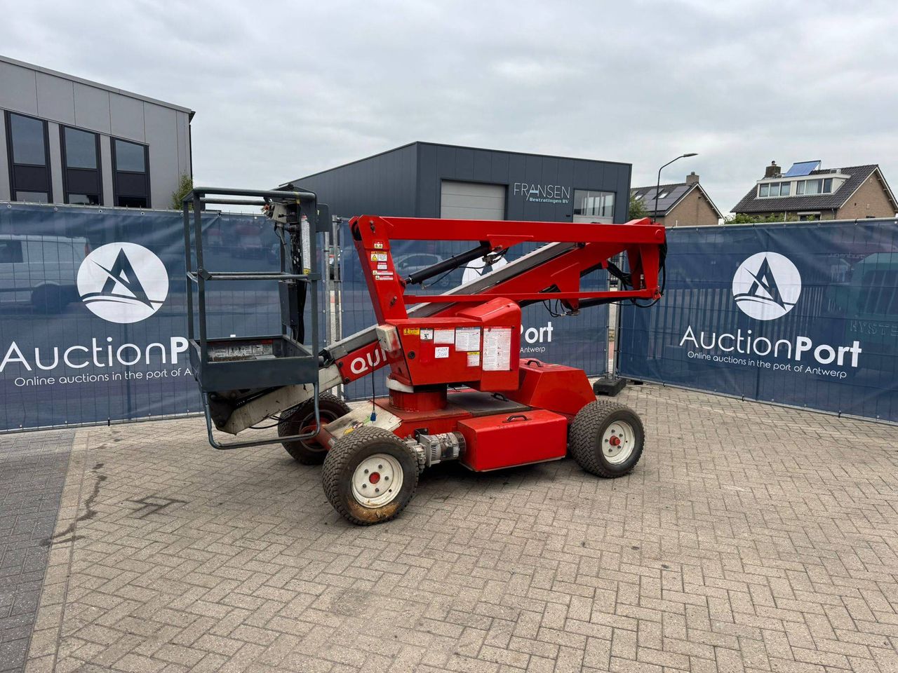 Nifty HR12NDE Electric+Diesel 12.2m Articulated Boom Lift 2014