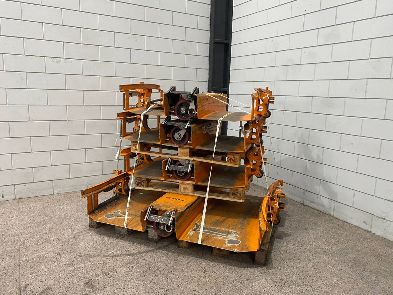 Lot of 4 pallet transport trolleys