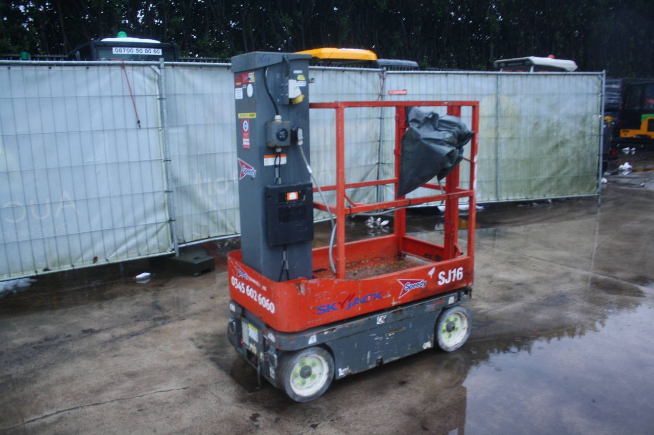 Skyjack SJ16 Electric Mast Lift 2014