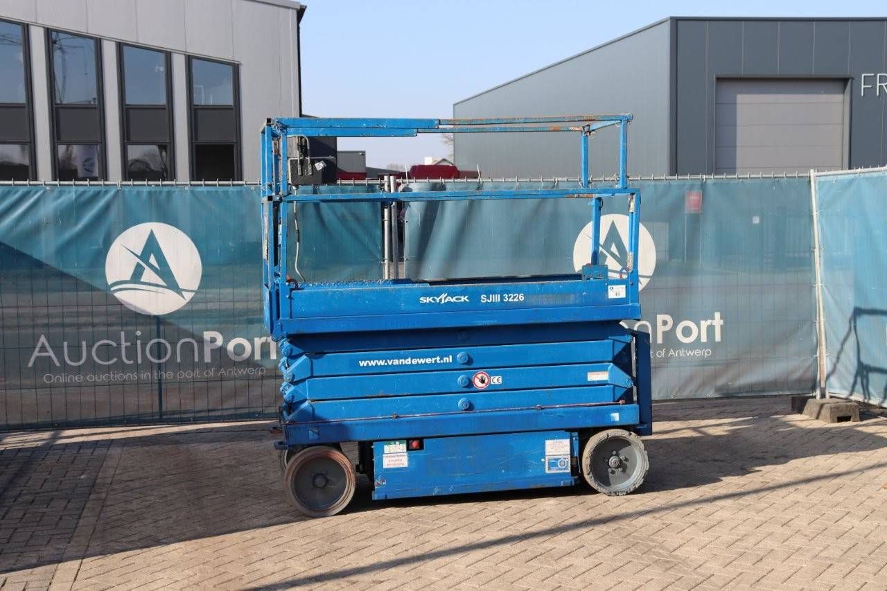 Scissor lift Skyjack SJIII 3226 Electric 9.92m