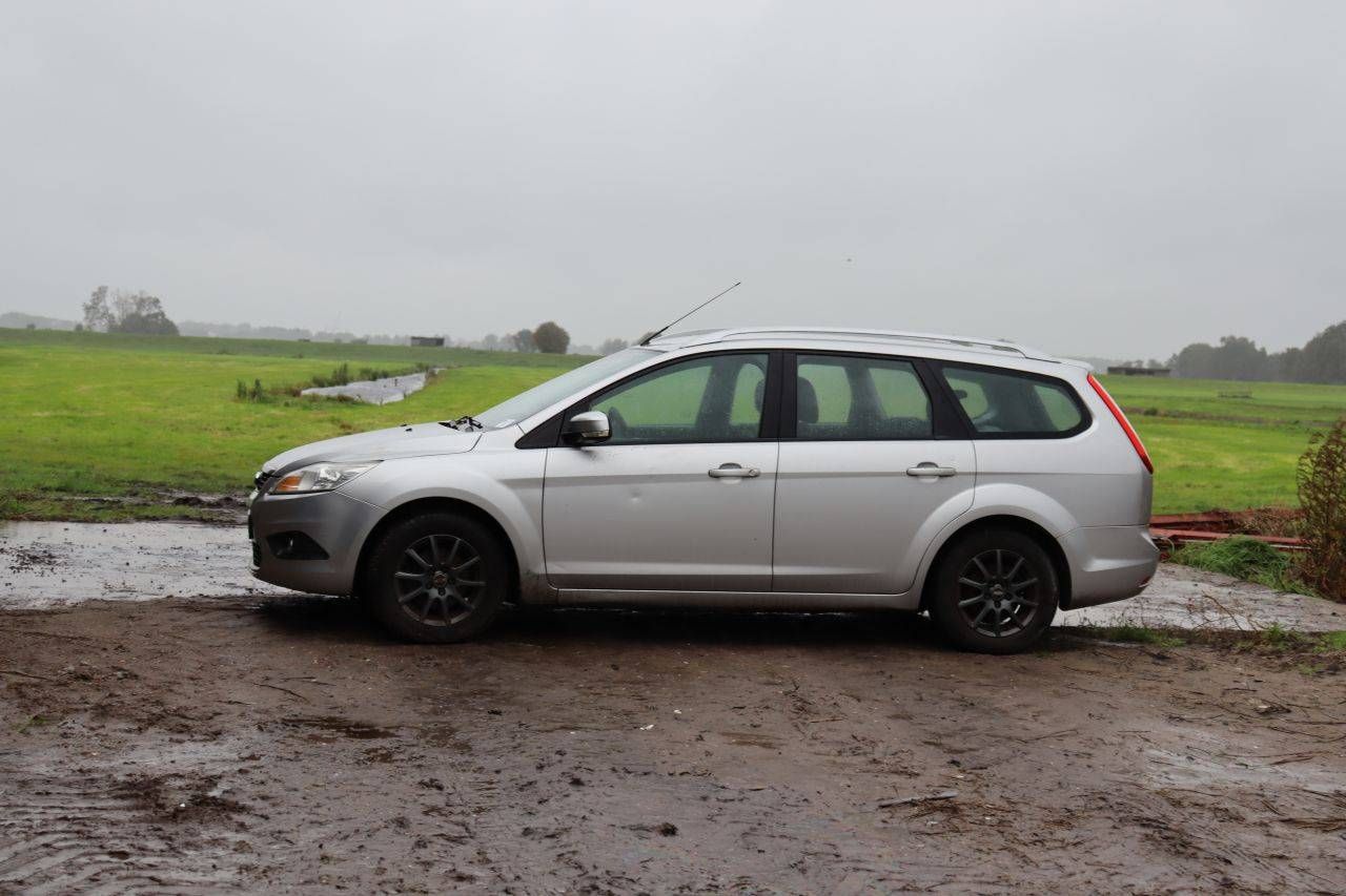 Ford Focus Kombi, Benzin, 101 PS, Baujahr 2010