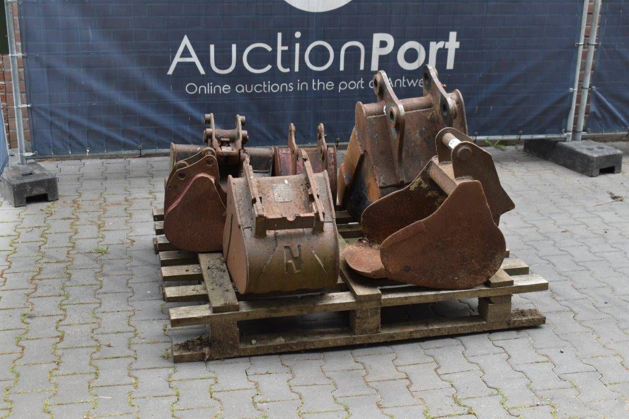 Lote de cucharas de excavadora