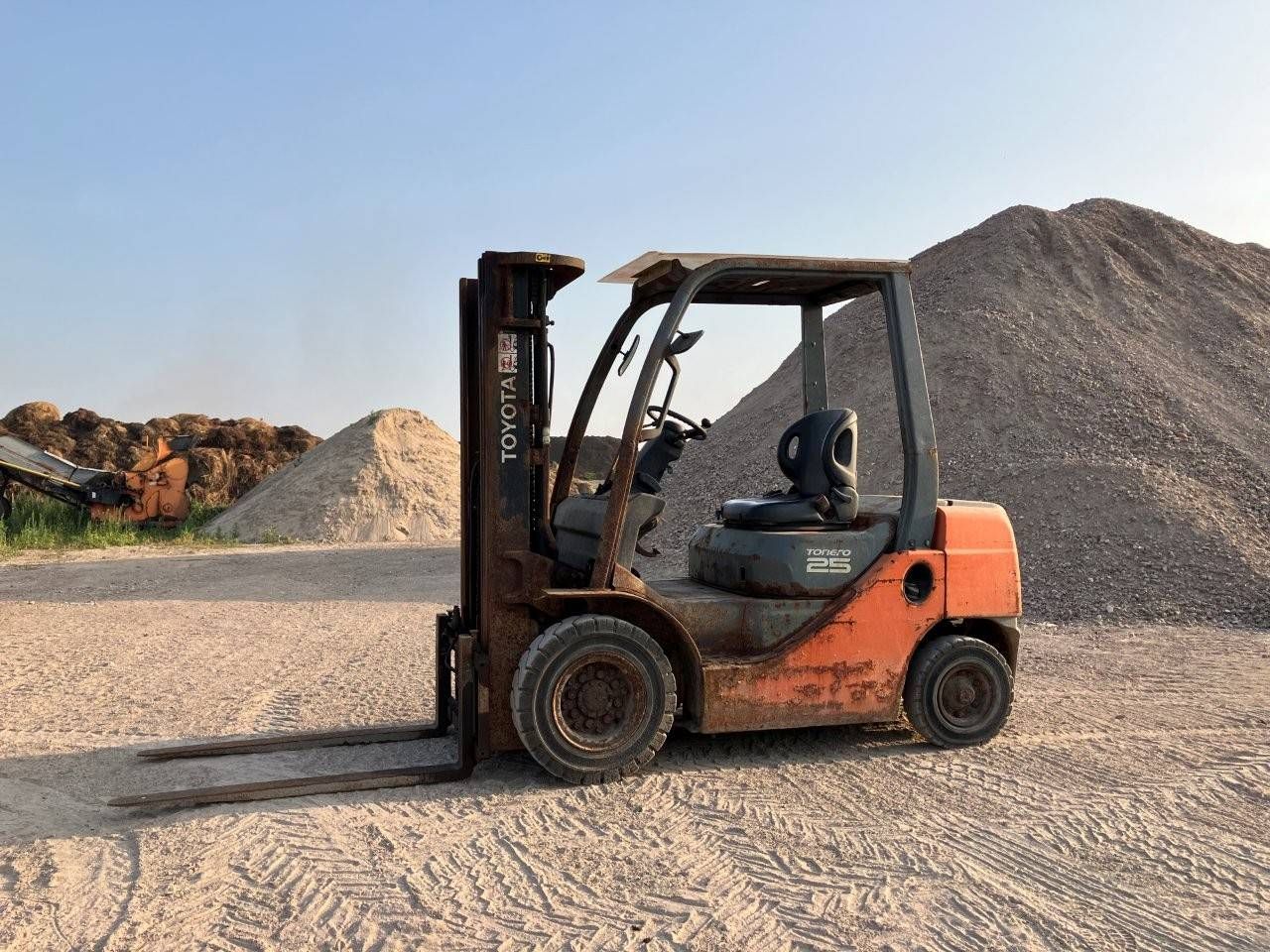 Forklift Toyota 02-8FD25 Diesel 2500kg 4.7m 2011