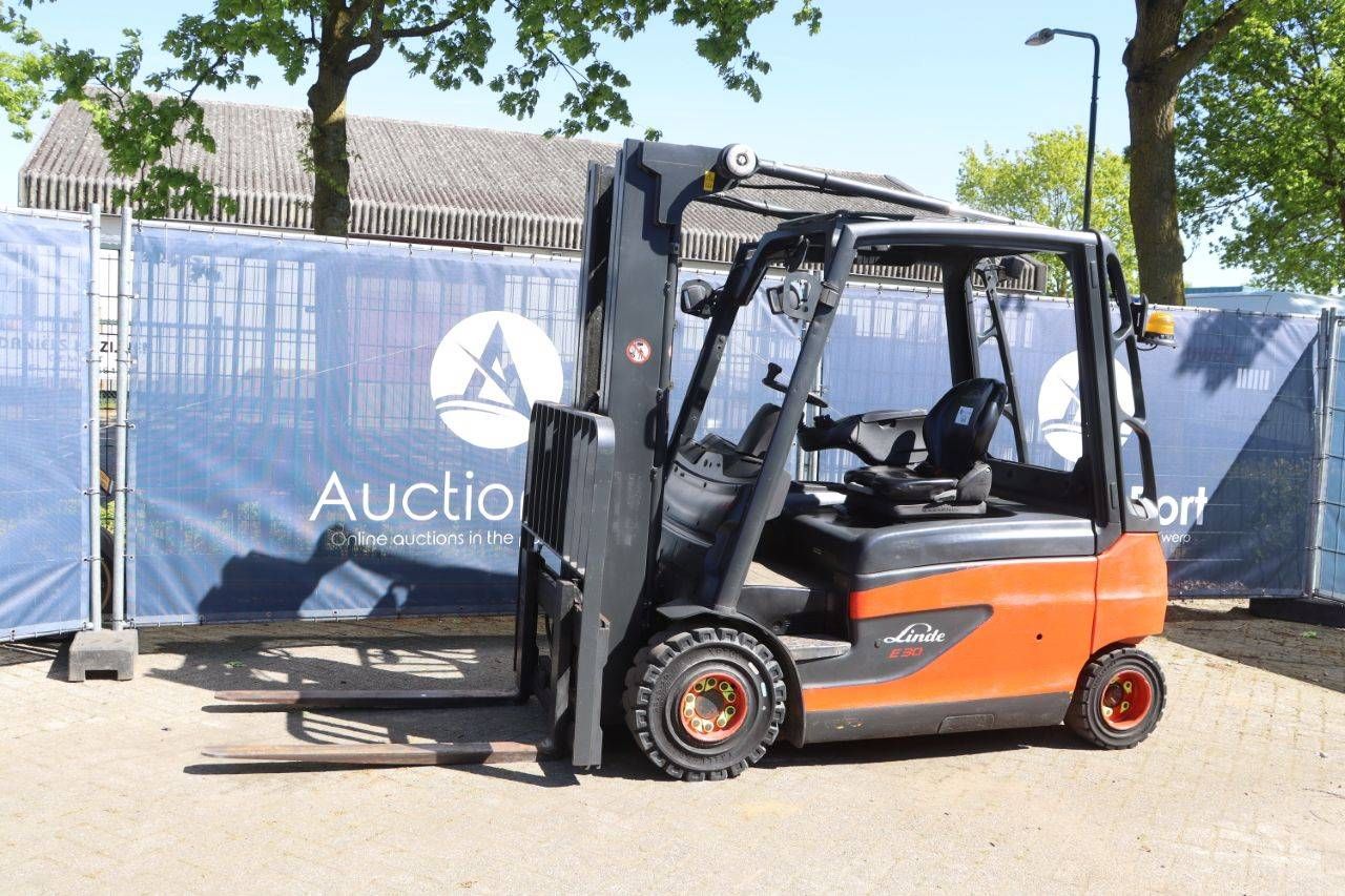 Forklift Linde E30L-01 Electric 3000kg 7m 2012