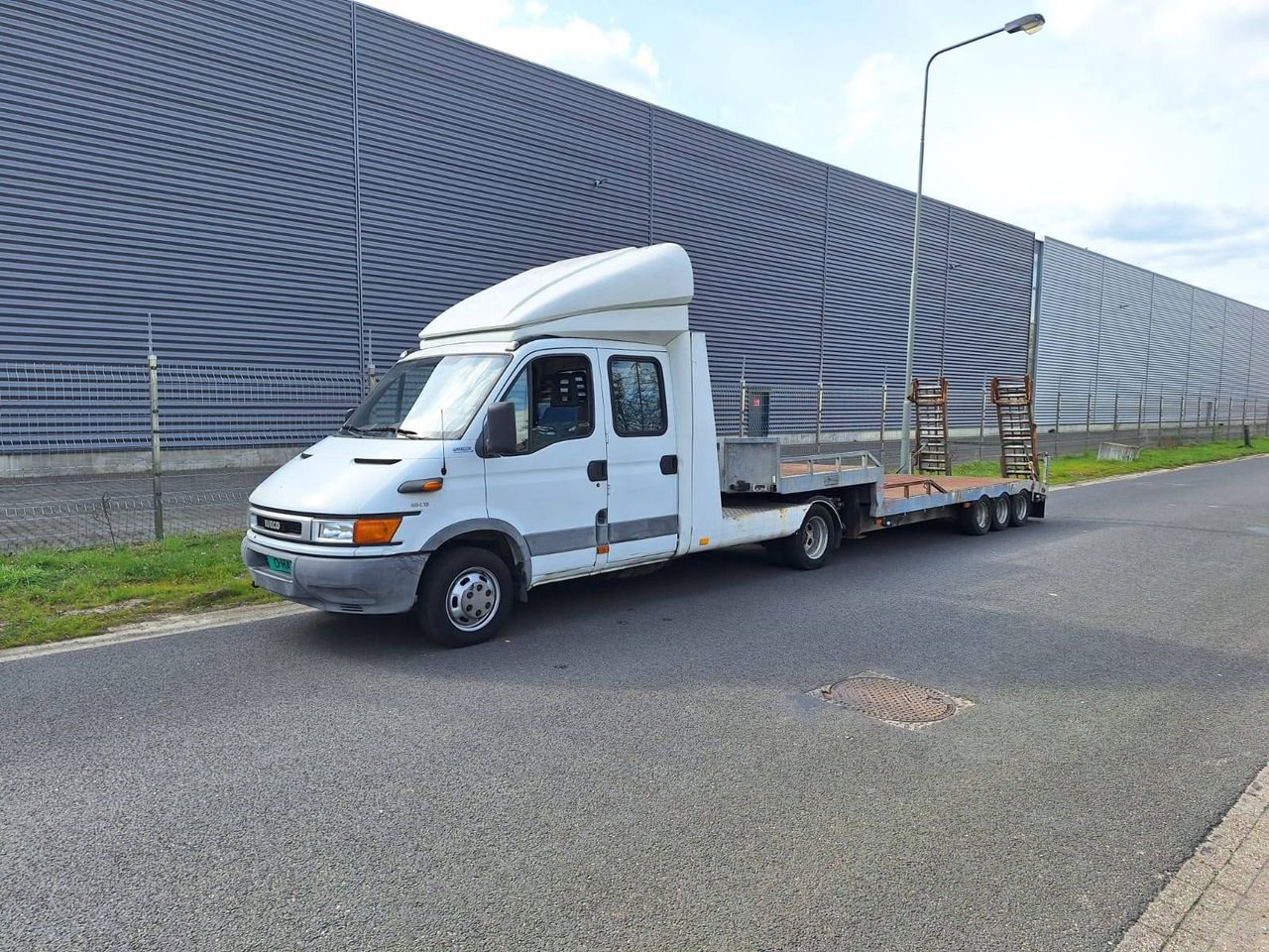 BE combination Iveco Daily Diesel 2001 125hp with Veldhuizen Semi-trailer