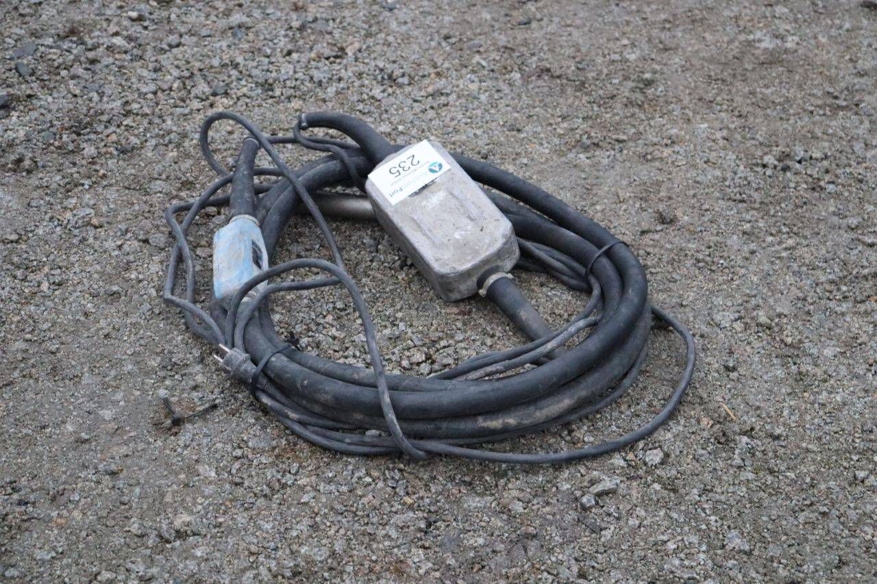 Electric concrete vibrator
