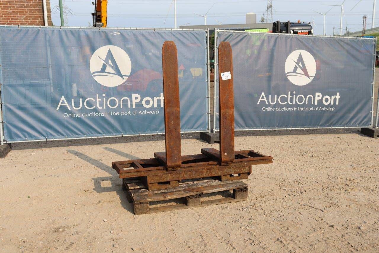 Bobcat fork carriage